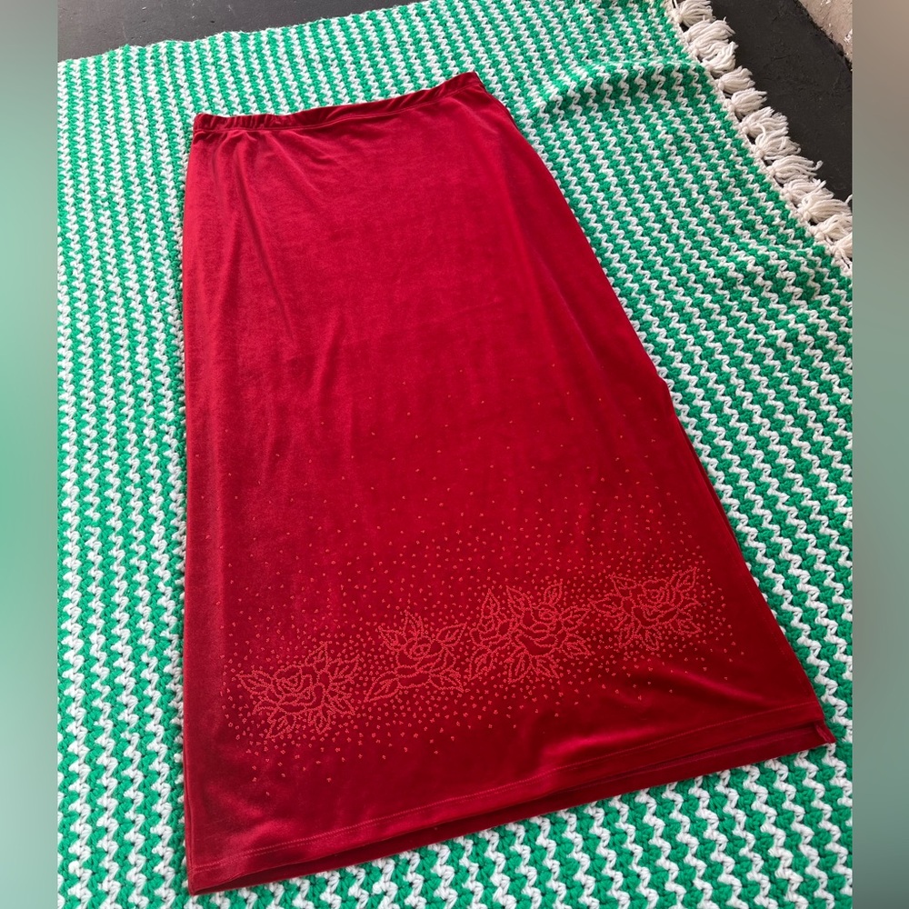 Velvet & Rose Bead Appliqué Midi Slit Skirt